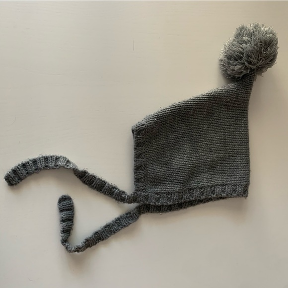Knitted winter hat | Gray | Pom pom and tie | Unique and cute hood shape - Picture 2 of 5